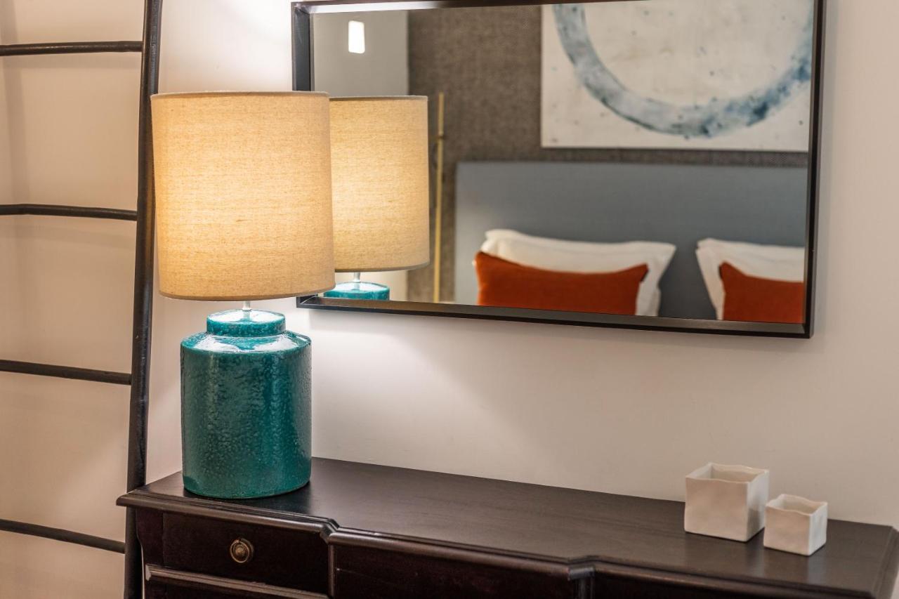 Appartamento Chic Tailor Made Flat In Chiado Lisbona Esterno foto